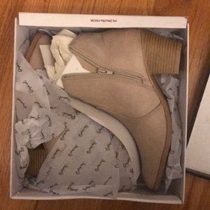 Kelsea bootie, beige 7 1/2, never worn!!